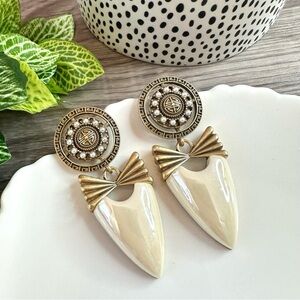 2/$30🌵 Antiqued Gold Shield Bow Circle Earrings Vintage Style Ivory Boho NEW